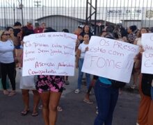 Familiares protestam contra atrasos e má qualidade da alimentação no Iapen
