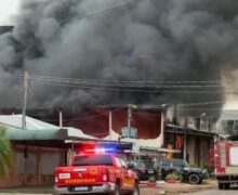 Com explosões e risco de desabamento, incêndio destrói distribuidora em Macapá