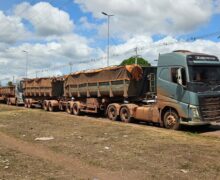 Sem ferrovia, escoamento de minério provoca fila de carretas na CDP