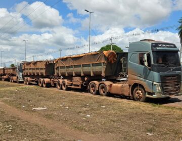 Sem ferrovia, escoamento de minério provoca fila de carretas na CDP