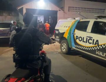 Rastreador denuncia deslocamento de moto furtada e suspeito é preso durante cerco