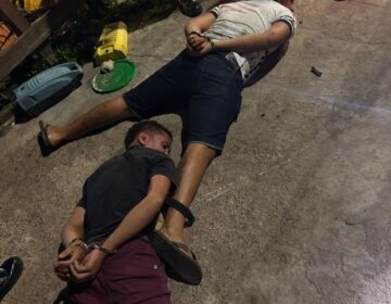 Motoqueiro com descarga barulhenta é preso após manobras arriscadas e avanço de sinal