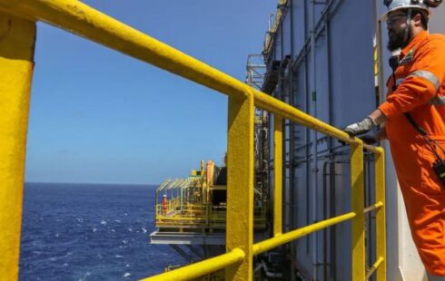 ANP autoriza Petrobras a retomar perfuração no AP, mas impõe condições