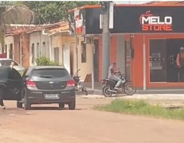 Cena de filme: policial à paisana troca tiros com assaltantes em loja no interior do Pará