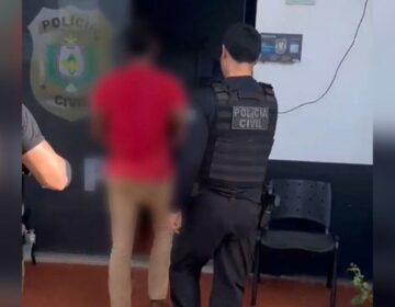 Homem que esfaqueou companheira com filho no colo é preso