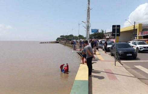 Corpo com lesão no nariz e chave de moto é encontrado na orla do Santa Inês