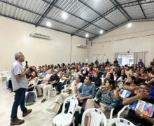 Tartarugalzinho aumenta em 30% os salários da Educação