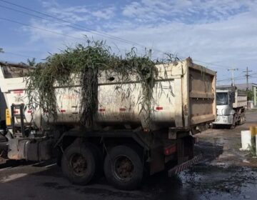 Após alagamentos em Macapá, equipes do Estado retiram 50 toneladas de lixo de canal