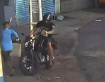 Criança escapa por milagre de ser atropelada por moto desgovernada em Macapá