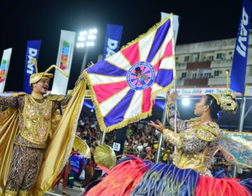 Arquibancadas lotadas e nenhuma ocorrência grave marcam 1ª noite de desfiles no Sambódromo
