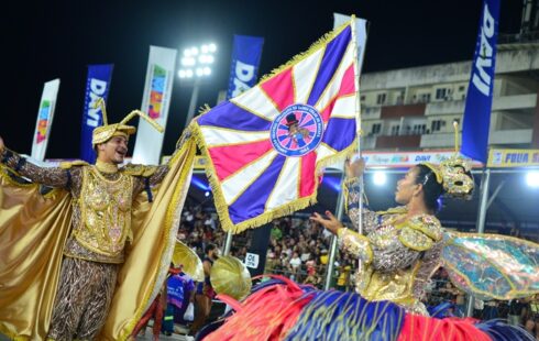 Arquibancadas lotadas e nenhuma ocorrência grave marcam 1ª noite de desfiles no Sambódromo