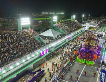 ​Entre o barro do mangue e o romantismo do brega, escolas de samba encerram desfiles em Macapá