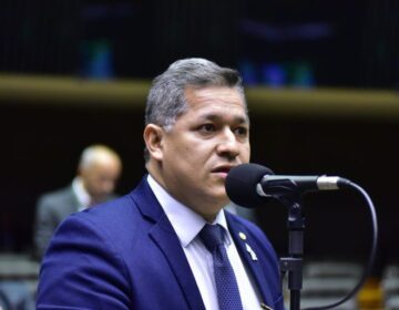 Deputado costura acordo com bancadas para debater PEC 47 e inclusão de 30 mil servidores