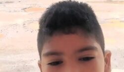 Menino de 8 anos faz apelo por rua sem buracos para aprender a andar de bicicleta