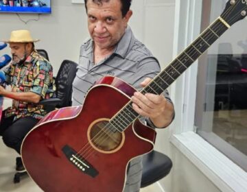 Trio do Osmar Júnior estreia na Banda com clássicos no ‘estilo micareta’