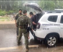 Foragido que eviscerou ‘amigo’ é capturado relaxando em dia de chuva na casa da namorada