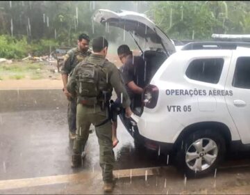 Foragido que eviscerou ‘amigo’ é capturado relaxando em dia de chuva na casa da namorada