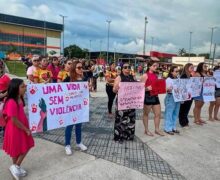 Caso Anna Paula: ato reúne centenas e pede fim da violência contra mulheres
