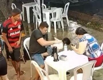 Jornalista salva filho de 8 meses de engasgo usando técnica aprendida em reportagem