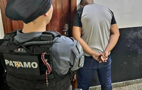 Procurado por tráfico vai até base da PM para pedir informações e acaba preso