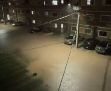 Água da chuva e esgoto alagam apartamentos e levam desespero a condomínio da prefeitura