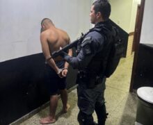 Suspeito ligado a facção é preso com drogas em área dominada pelo crime organizado