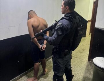 Suspeito ligado a facção é preso com drogas em área dominada pelo crime organizado