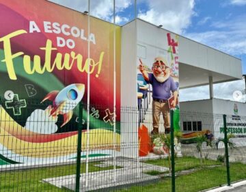 Professora acusada de agredir aluno de 5 anos segue em sala de aula