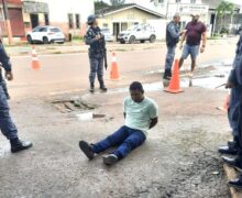 Homem preso após matar a ex-companheira a facadas deixou uma carta ao filho da vítima