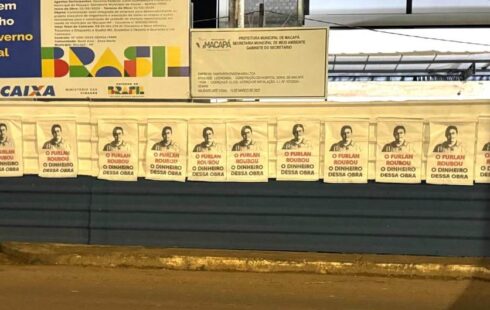 Protesto marca 16 dias de silêncio de ex-prefeito sobre desvios apurados pela PF no Hospital Municipal