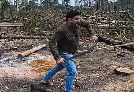 Pastor e chefe de gabinete ameaça invasores com terçado em Oiapoque