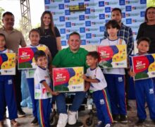 Com kits e uniformes, mais de 1,8 mil alunos ganham incentivo para estudar em Pedra Branca