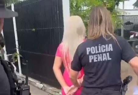 Mulher procurada por tentar matar a rival é presa ao visitar marido no Iapen