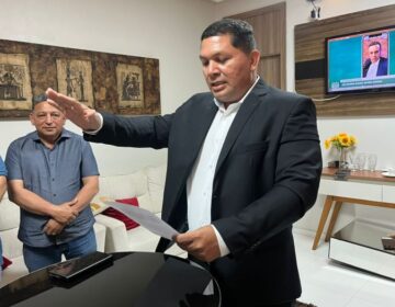 Josiel abre mão de assumir como vereador e 2º suplente é empossado