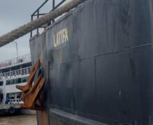 Após dias racionando comida e água, navio que estava à deriva chega ao Amapá