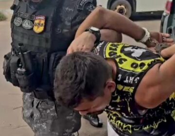 Foragido é preso com carregamento de celulares e drogas que seria lançado para dentro do Iapen