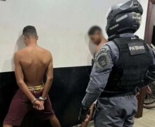 PM flagra “feira de drogas” em ponte, apreende 47 porções e prende dois