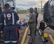Homem sobrevive a 11 facadas e é resgatado em helicóptero