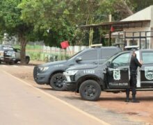 Homicida com tornozeleira invade creche e faz professora refém