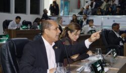 Câmara rejeita relatório e mantém processo que pode cassar vice-prefeito de Macapá