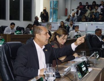 Câmara rejeita relatório e mantém processo que pode cassar vice-prefeito de Macapá