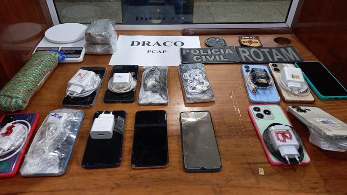 Material apreendido que seria lançado para dentro do Iapen. Fotos: Olho de Boto/SelesNafes.com