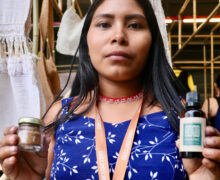 Artesã Waiãpi leva cultura para evento em São Paulo: ‘vendendo bem’