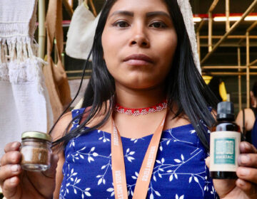 Artesã Waiãpi leva cultura para evento em São Paulo: ‘vendendo bem’