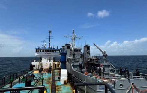 Navio à deriva há 20 dias na costa do Amapá já não tinha alimentos para a tripulação