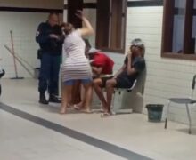 Desespero de mãe termina em agressão dentro de DP após filho ser detido por roubo