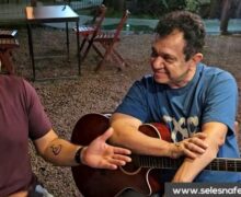 Em nova canção, Osmar traduz a busca por paz nas reuniões de amigos e casais