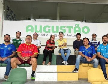 Clubes homenageiam Randolfe por reconstrução de estádios e apoio ao futebol amapaense
