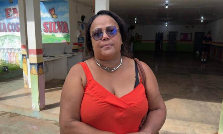 Emocionada, gestora de creche agradece o Bope por resgate de servidora refém