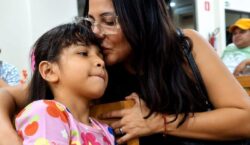 Cantora se oferece para batizar menina autista após relato de preconceito